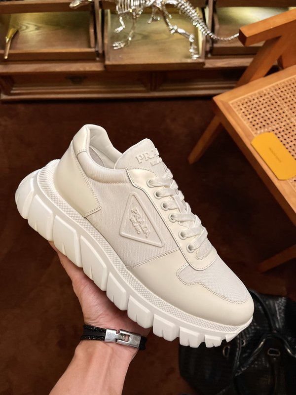 프라다 PRADA 레더 패더 스니커즈 001-195579