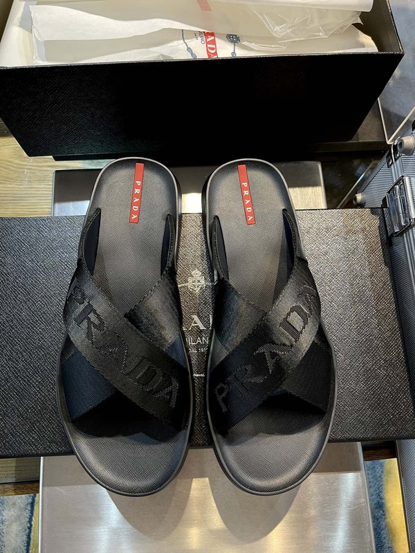 PRADA 남성 소가죽 슬리퍼 샌들 001-195710