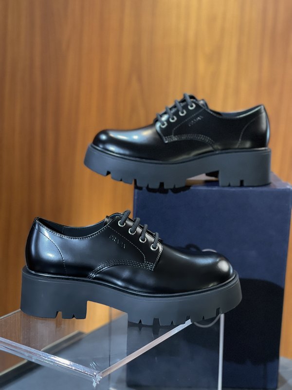 PRADA 광택 가죽 로퍼 001-195714