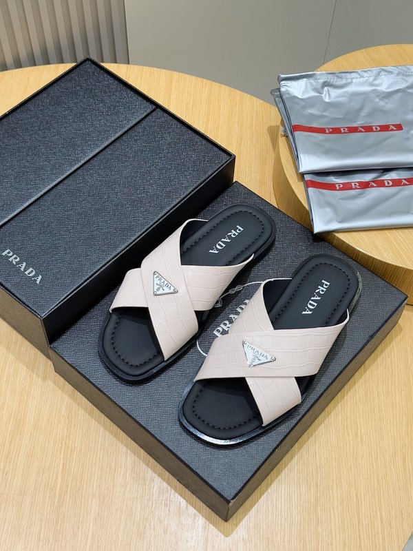Prada 사피아노 가죽 슬리퍼 001-195786