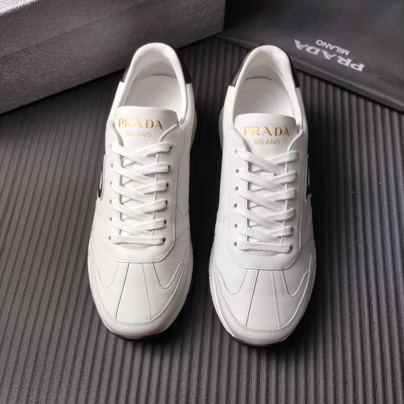프라다 PRADA 알파벳 P 로고 가죽 캐주얼 운동화 001-195960
