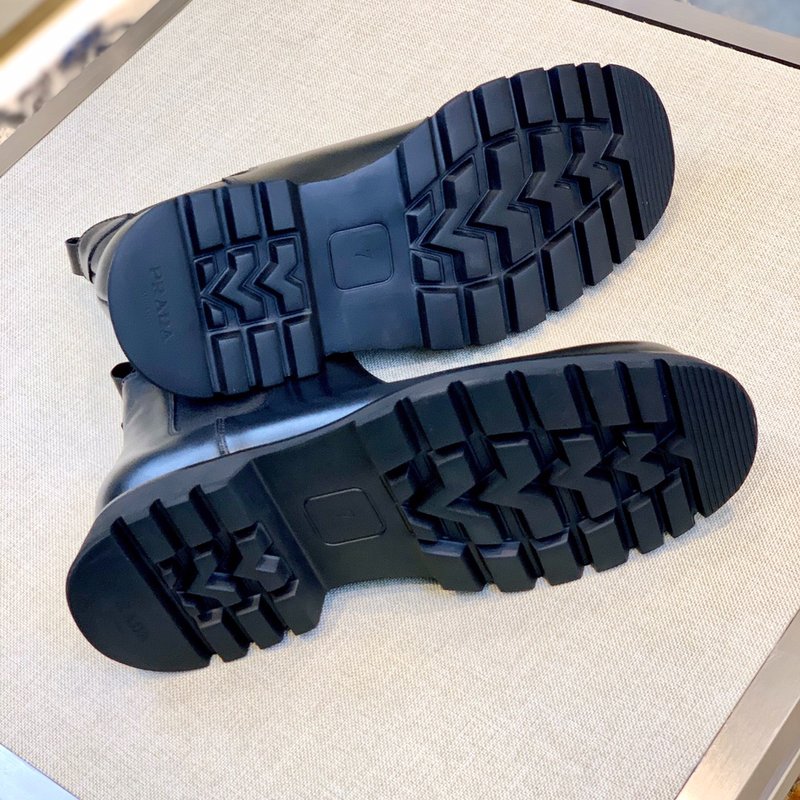PRADA 클래식 라운드 토 남성 가죽 부츠 001-195984