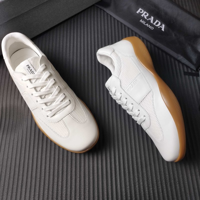 PRADA 프라다 화이트 운동 캐주얼 슈즈 001-196044