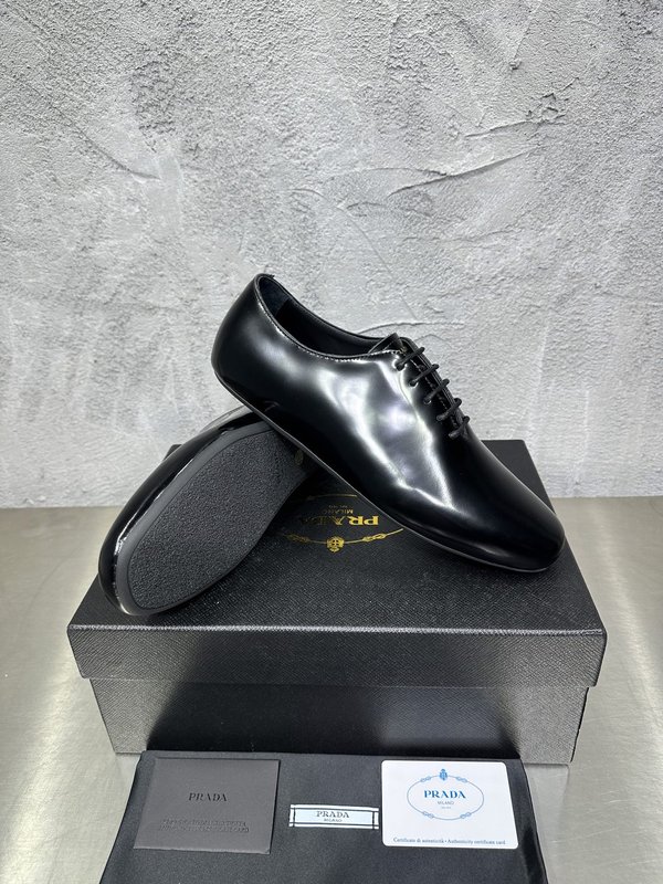 PRADA 레트로 남성 광택 가죽 뮬 슬리퍼 001-196127