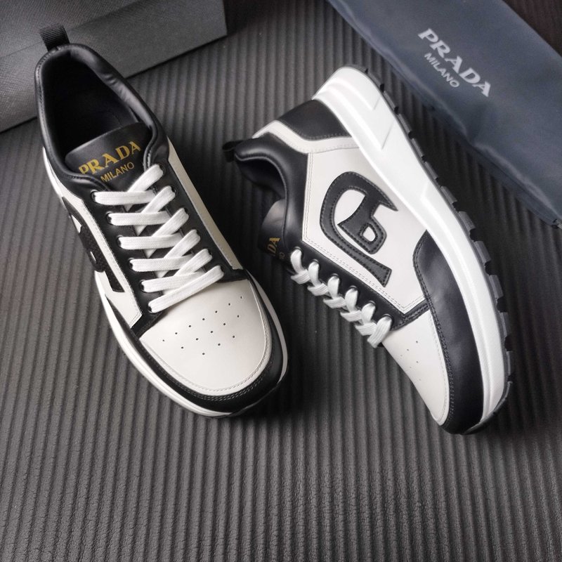 프라다 PRADA 블랙 화이트 스니커즈 001-196141