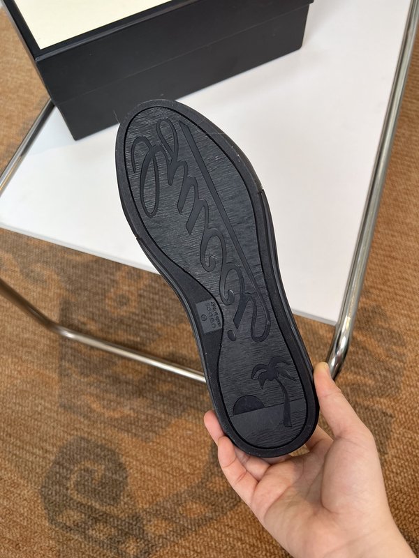GUCCI 클래식 남성화 수입 가죽 더블 G 001-196203