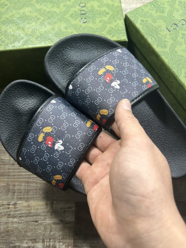 Gucci 구치 클래식 프린트 슬리퍼 001-196208