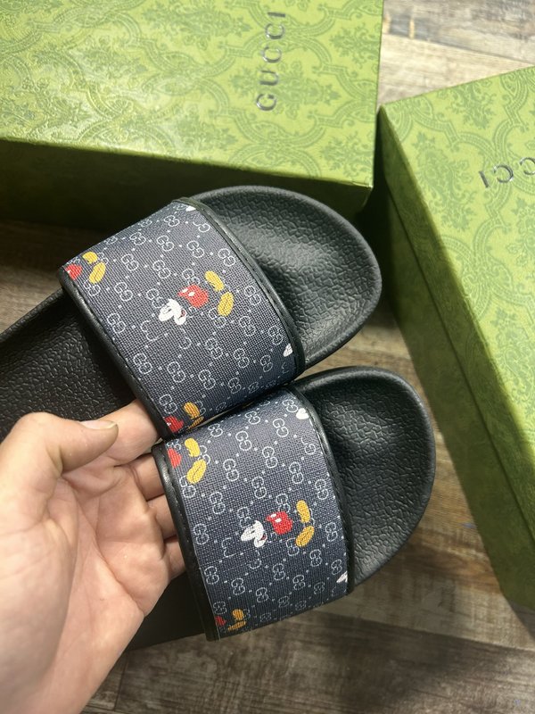 Gucci 구치 클래식 프린트 슬리퍼 001-196208