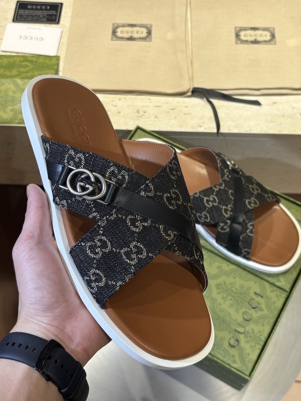 GUCCI 남성 교차 인터록 샌들 001-196586