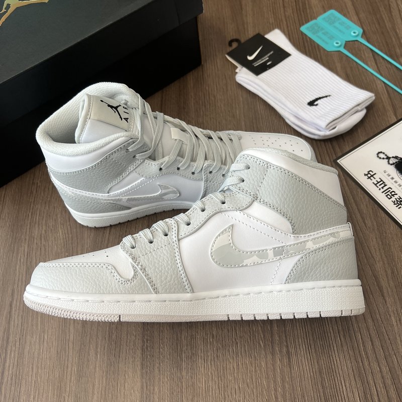Air Jordan 1 Mid 백색 회색 카모 운동화 001-196635