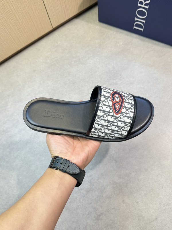 Dior 디오르 토템 인조 가죽 샌들 001-196899