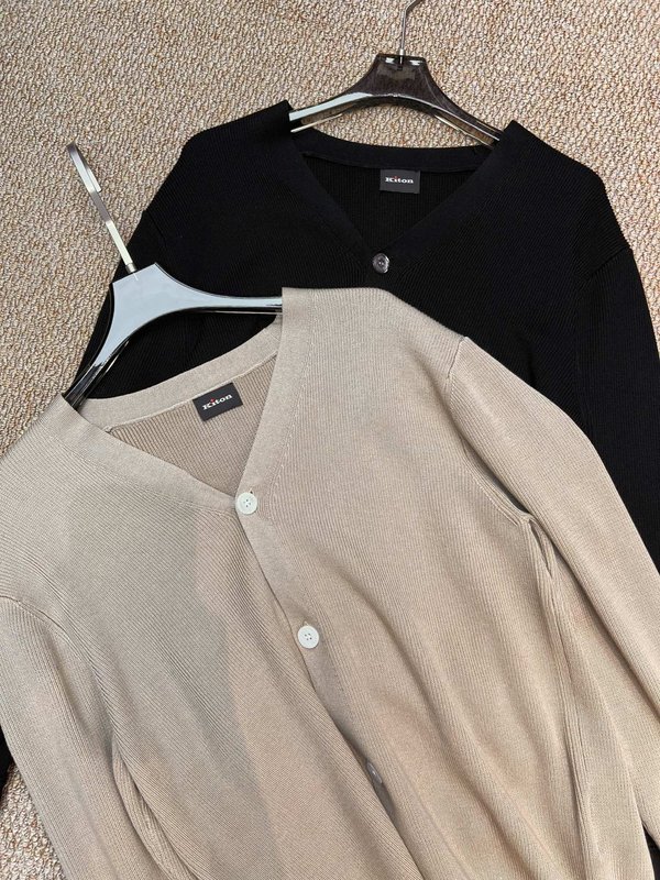 Kiton 남성 코튼 리오셀 블렌드 V 넥 니트 가디건 001-202308