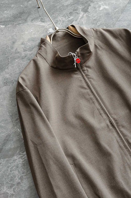 Kiton 남성 캐주얼 스포츠 세트 재킷 및 바지 001-202417