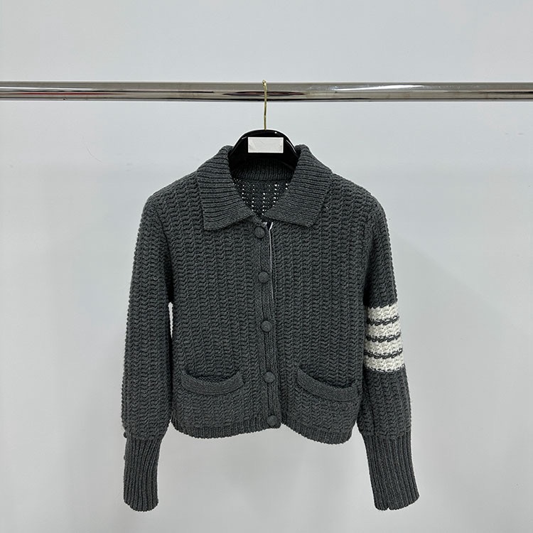 톰브라운 칼라 버튼 울 카디건 001-203209