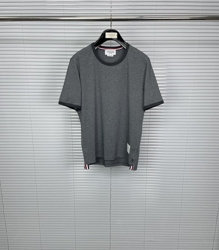 톰브라운 라운드넥 반팔 티셔츠 001-203332