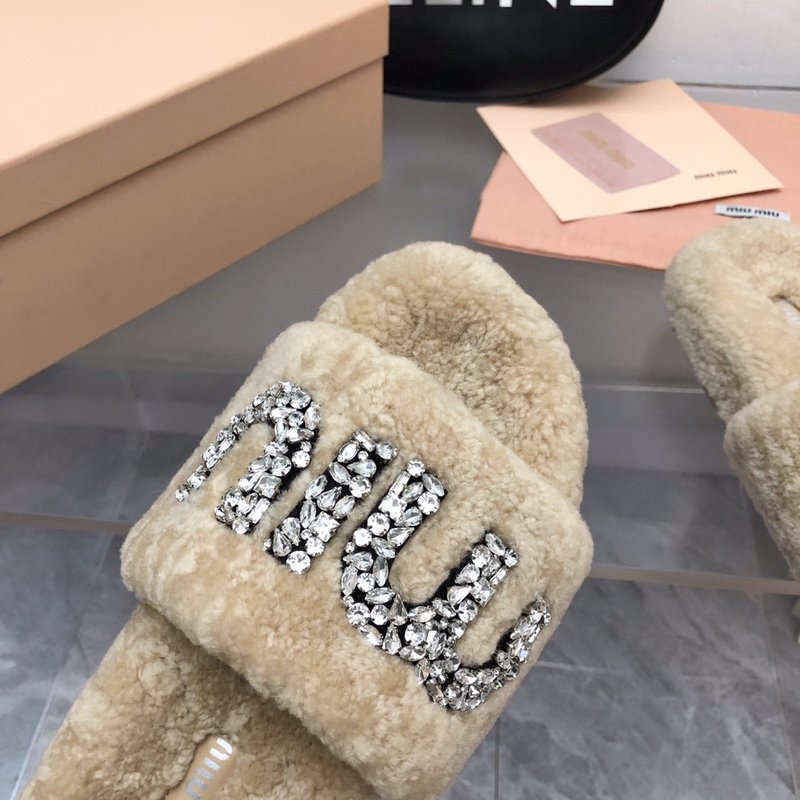 미우미우 크리스털 버클 양모 슬리퍼 001-205954