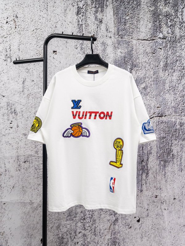 루이비통 NBA 콜라보 자수 패턴 루즈핏 반팔 티셔츠 001-208185