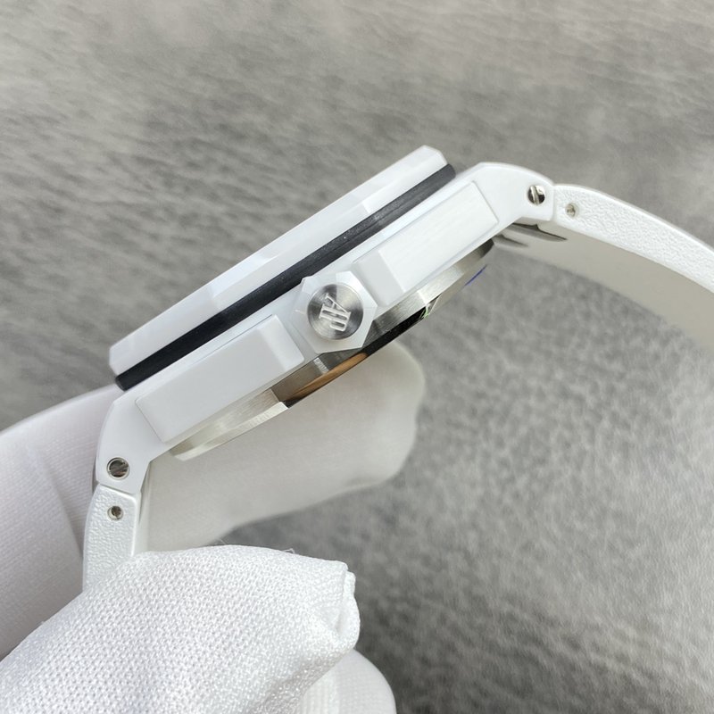 오데마 피게 로얄 오크 화이트 세라믹 시계 001-211581