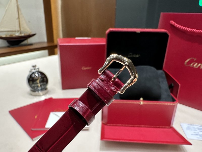 까르띠에 바뇨아르 쿼츠 시계 001-212712
