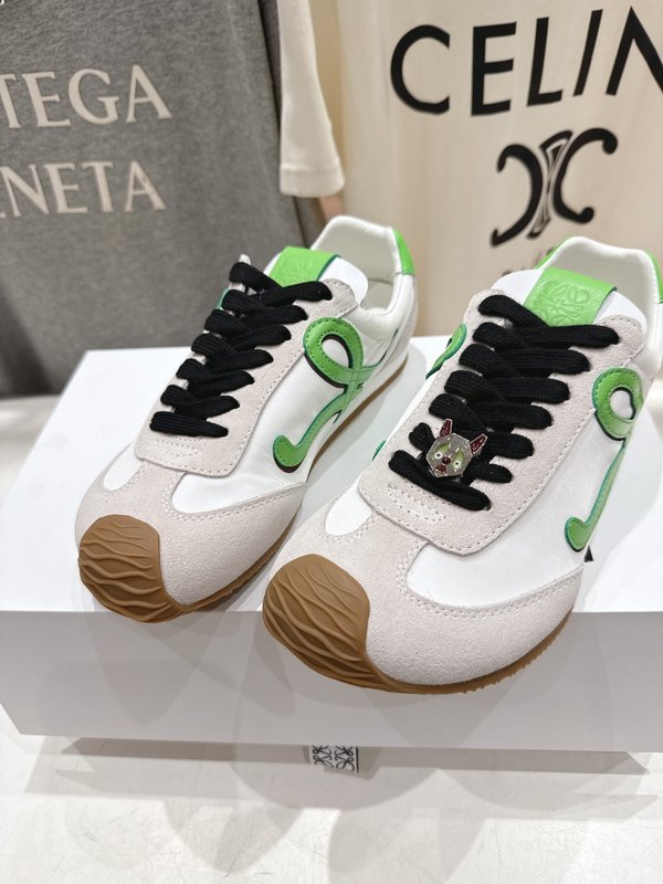 로에베 발레 러너 2.0 레트로 아가씨 운동화 001-212805