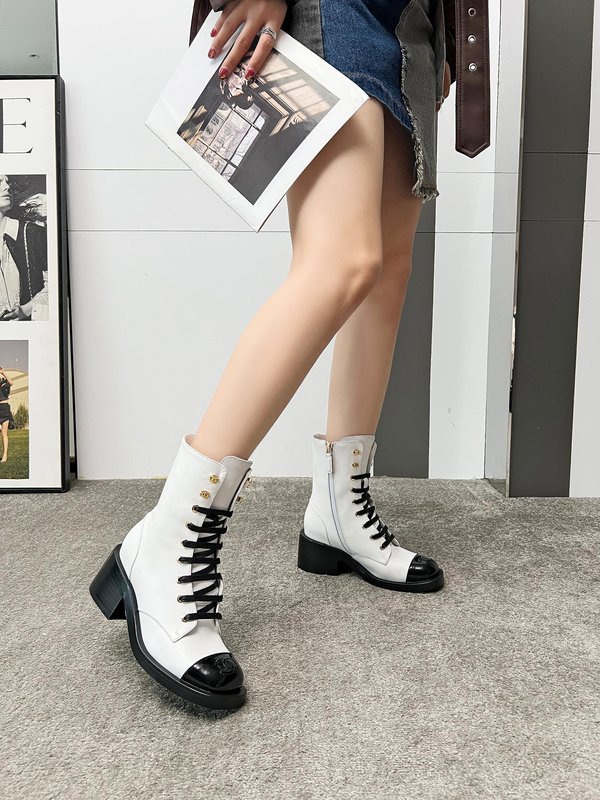샤넬 클래식 스플라이스 메탈 버클 마틴 부츠 001-212998