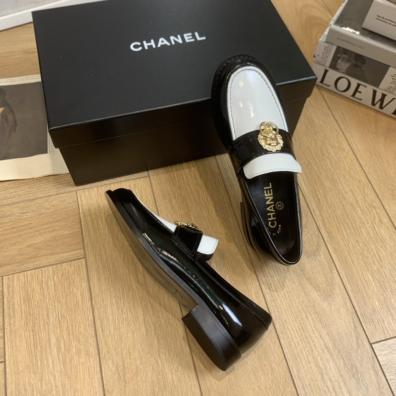 샤넬 빈티지 라운드 토 로퍼 001-213027