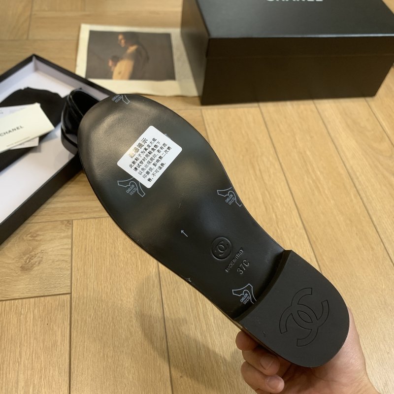 샤넬 빈티지 라운드 토 로퍼 001-213028