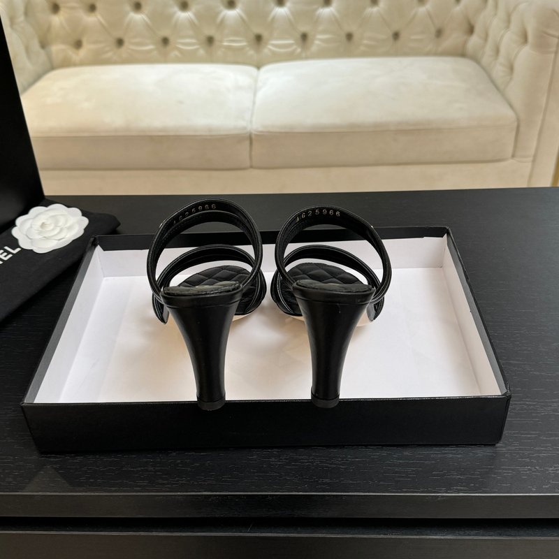 샤넬 더블 C 스트랩 힐 샌들 001-213042