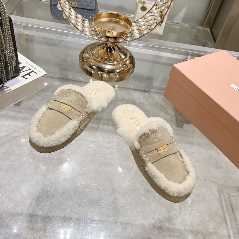 미우미우 가을 겨울 신상 골드 코인 퍼 슬리퍼 001-213533