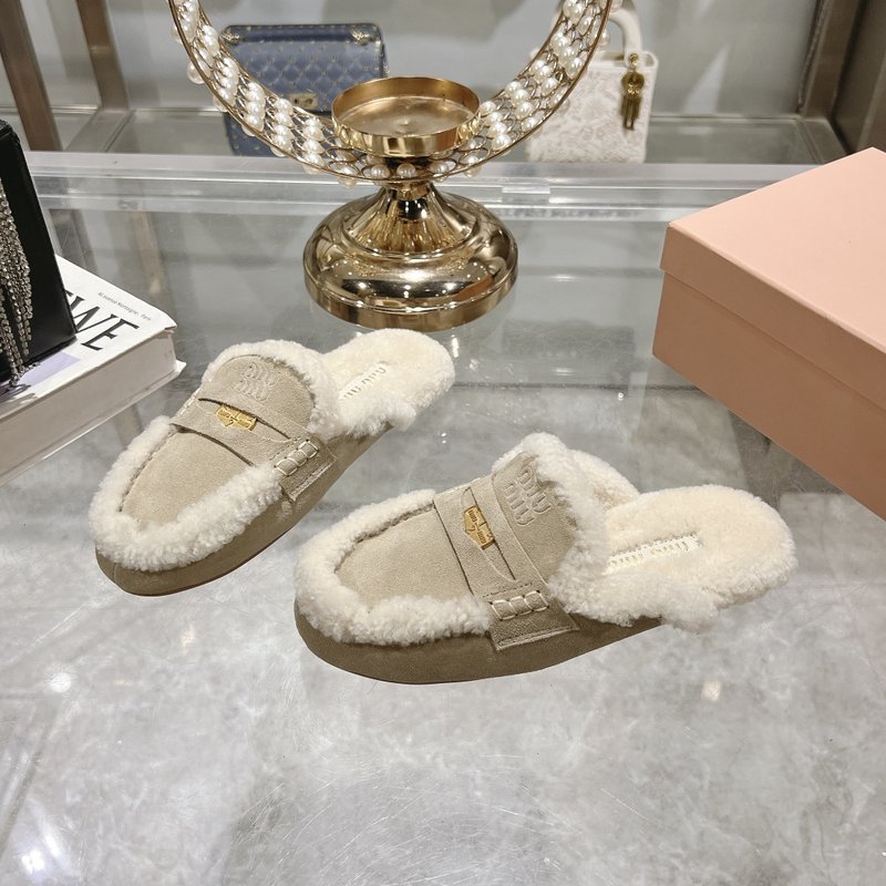 미우미우 가을 겨울 신상 골드 코인 퍼 슬리퍼 001-213533