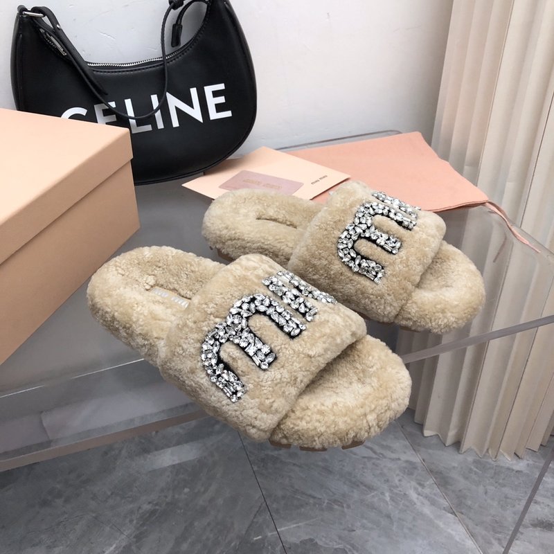 미우미우 크리스털 버클 양모 슬리퍼 001-213544