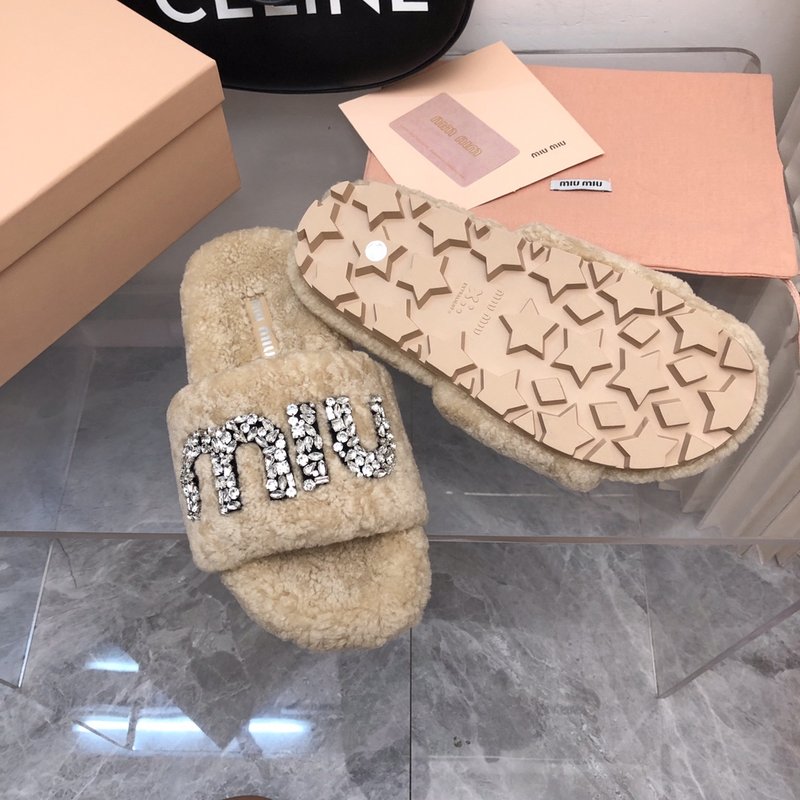 미우미우 크리스털 버클 양모 슬리퍼 001-213544