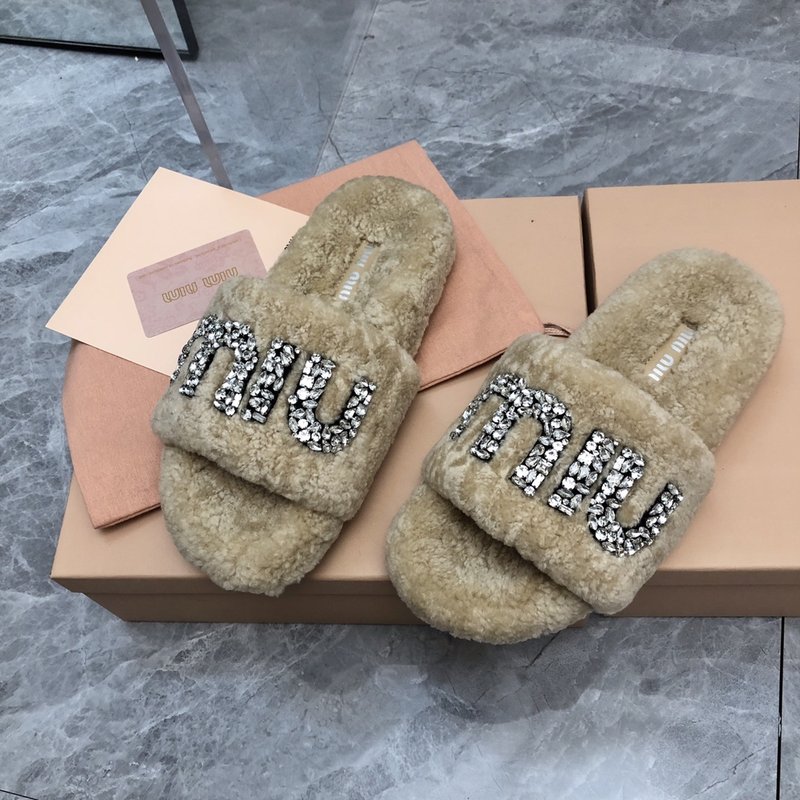 미우미우 크리스털 버클 양모 슬리퍼 001-213544