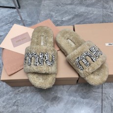 미우미우 크리스털 버클 양모 슬리퍼 001-213544