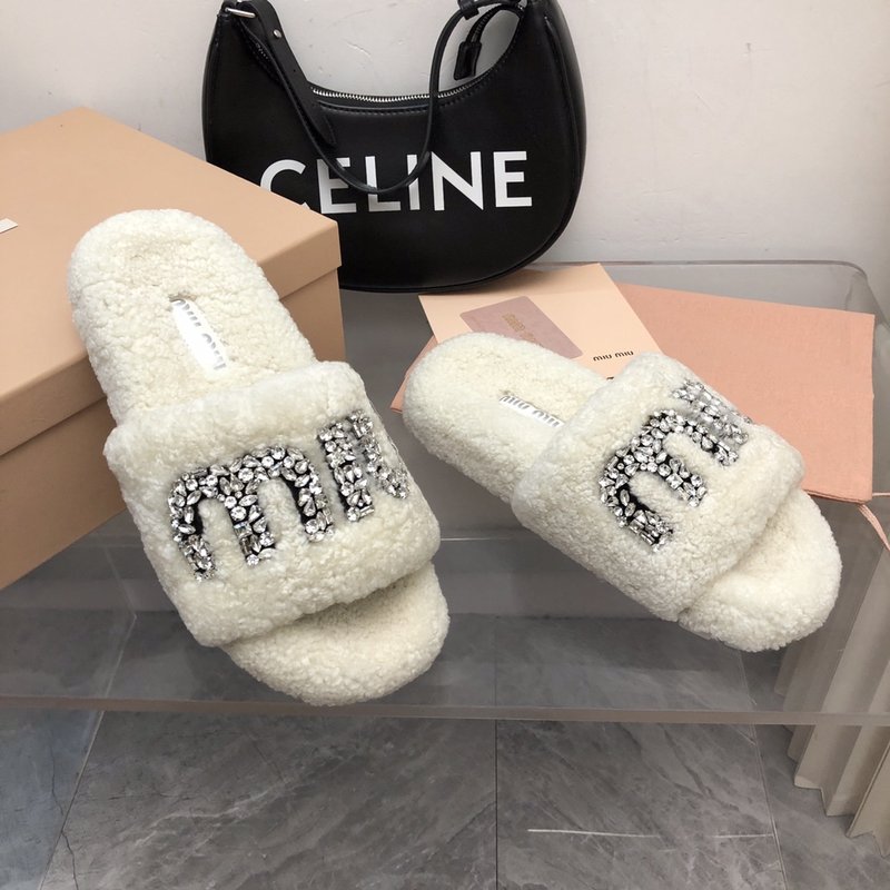 미우미우 다이아몬드 버클 퍼 슬리퍼 001-213545