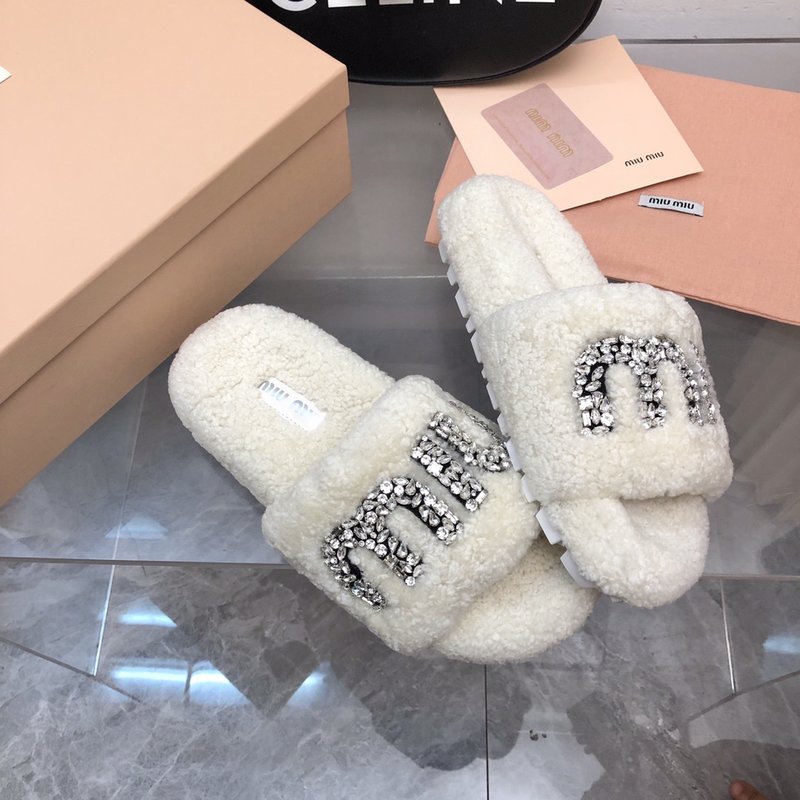 미우미우 다이아몬드 버클 퍼 슬리퍼 001-213545