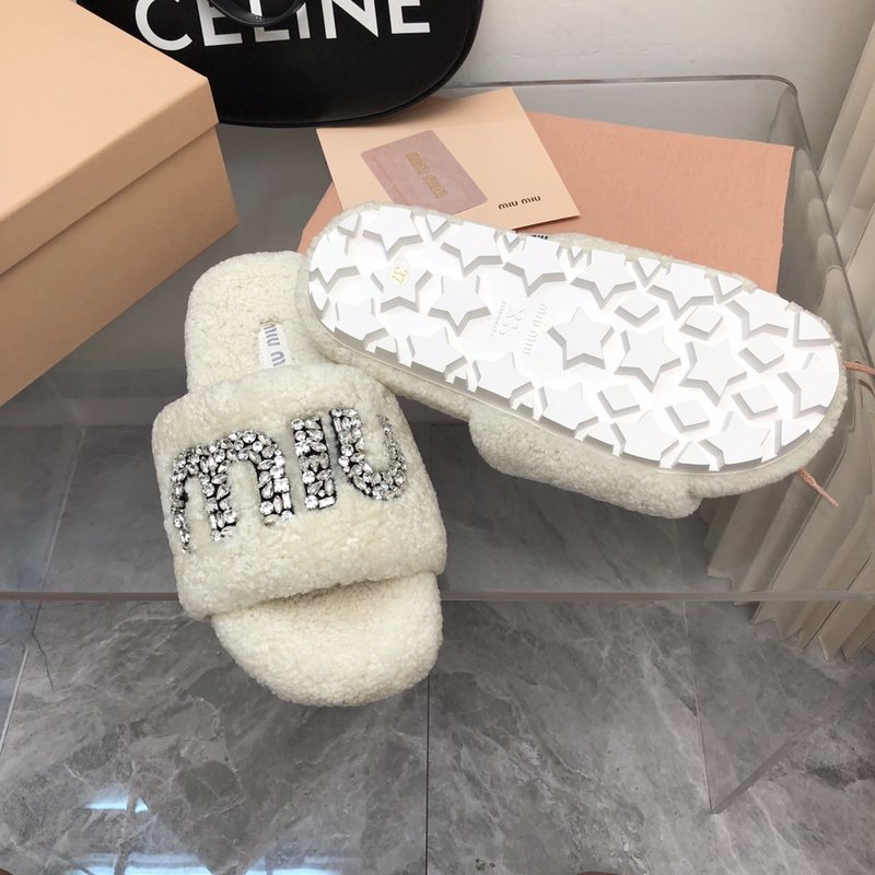 미우미우 다이아몬드 버클 퍼 슬리퍼 001-213545