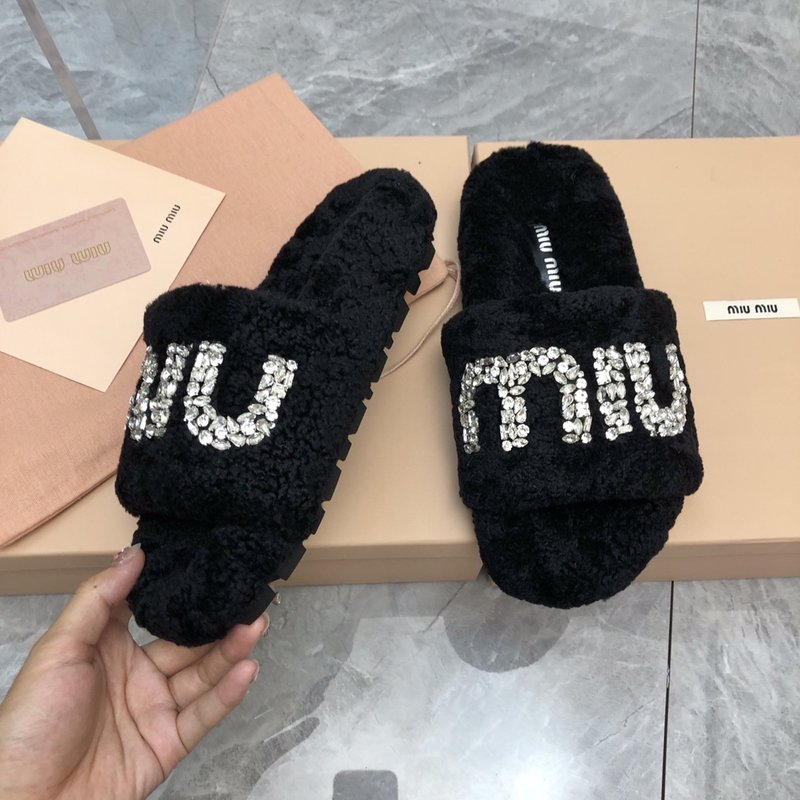 미우미우 크리스털 버클 양모 슬리퍼 001-213546
