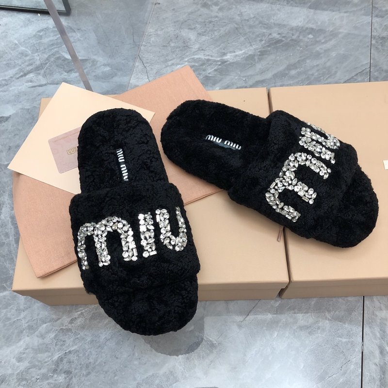 미우미우 크리스털 버클 양모 슬리퍼 001-213546