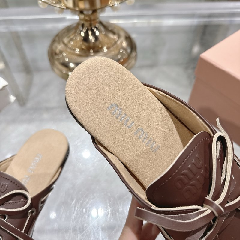 미우미우 빈티지 레더 플랫 샌들 001-213569