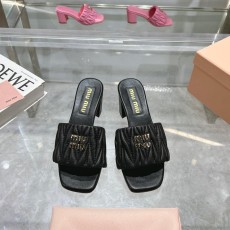 미우미우 봄여름 체크 무늬 양가죽 하이힐 샌들 001-213591