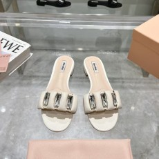 미우미우 봄여름 신상 다이아몬드 원스트랩 슬리퍼 001-213594