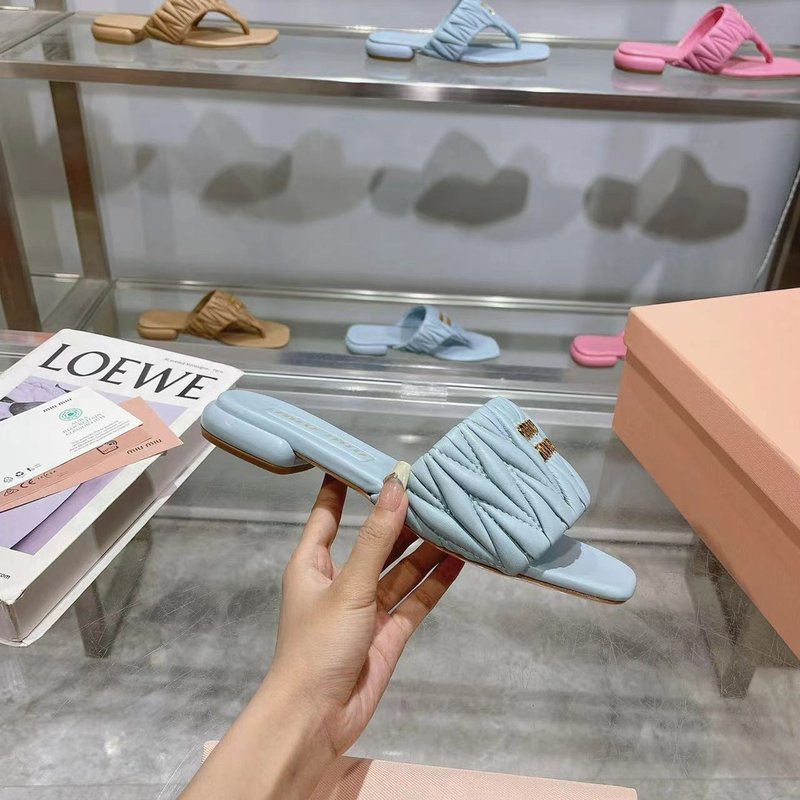 미우미우 퀼팅 램스킨 플랫 샌들 슬리퍼 001-213605