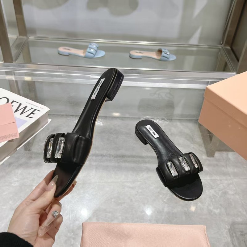 미우미우 여름 신상 다이아몬드 원스트랩 샌들 001-213606