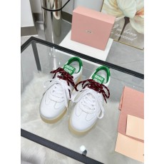 미우미우 가죽 캐주얼 화이트 스니커즈 001-213617