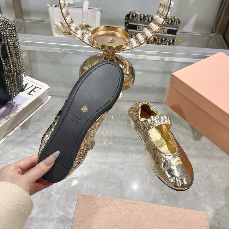 미우미우 신상 스트레치 발레리나 플랫 슈즈 001-213638