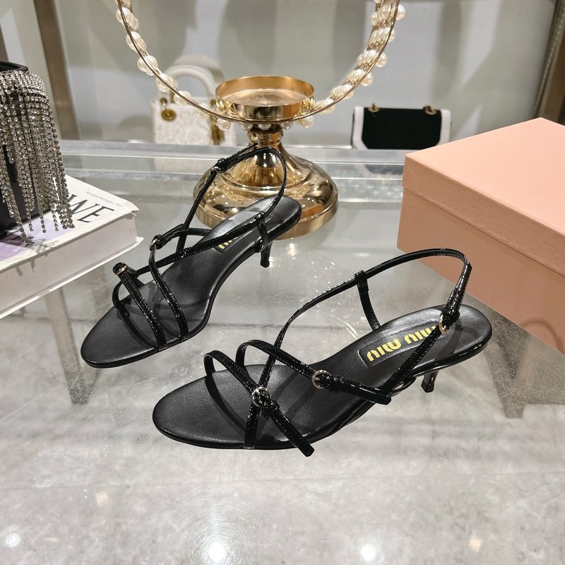 미우미우 봄여름 신상 키틴 힐 샌들 001-213646