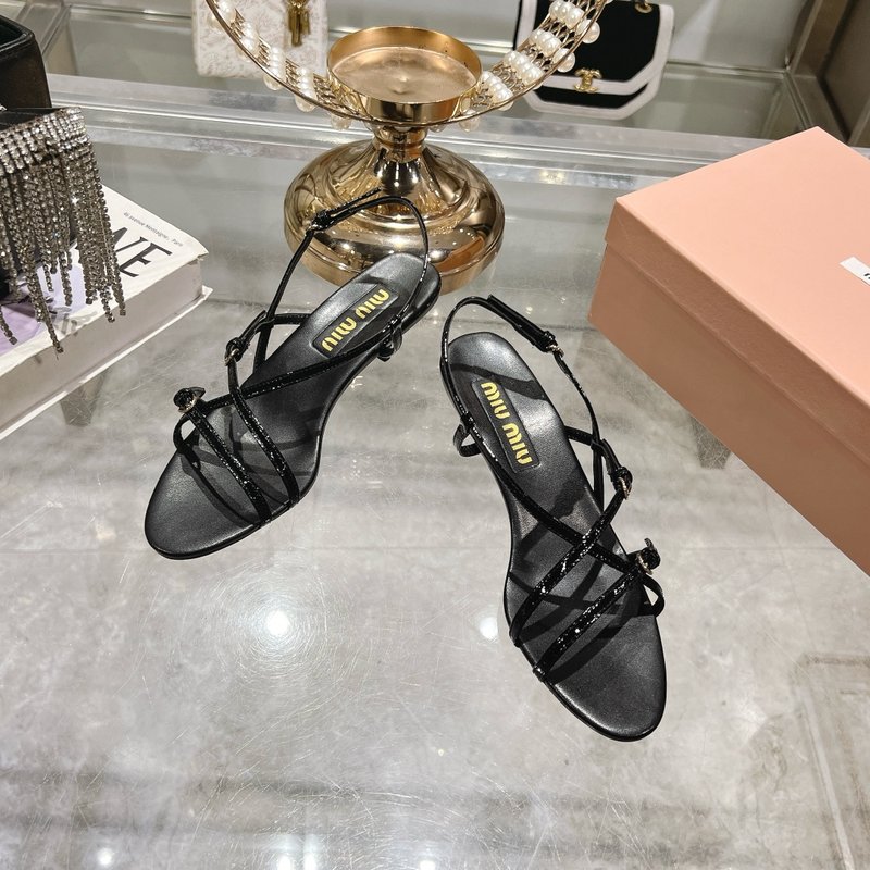 미우미우 봄여름 신상 키틴 힐 샌들 001-213646