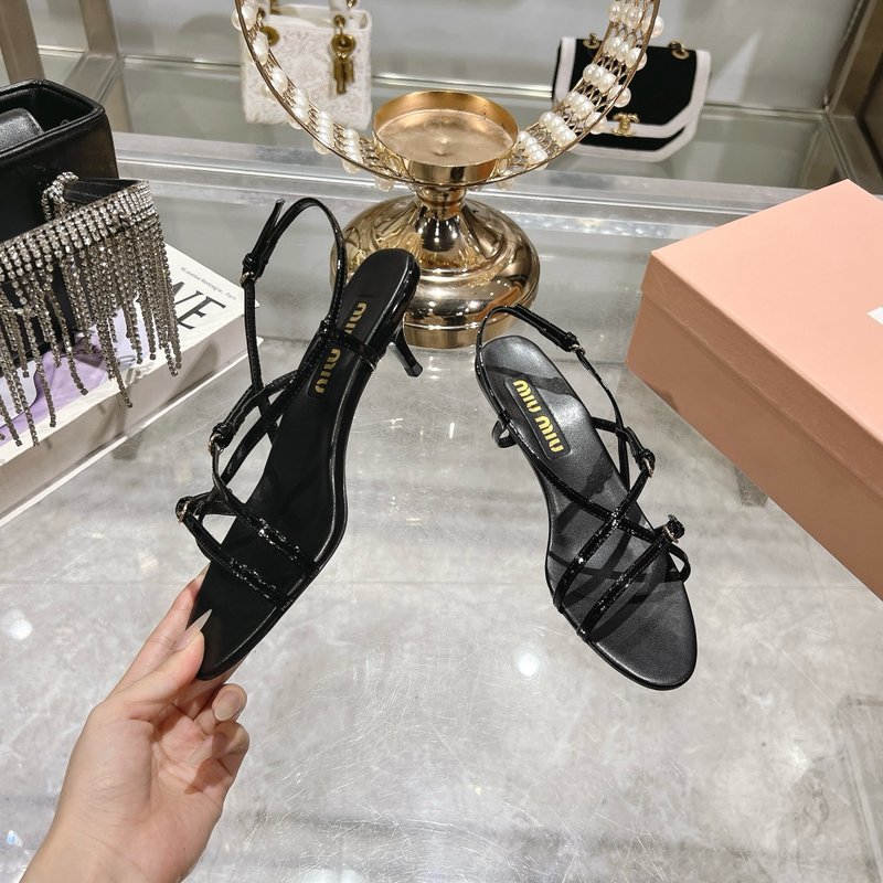 미우미우 봄여름 신상 키틴 힐 샌들 001-213646