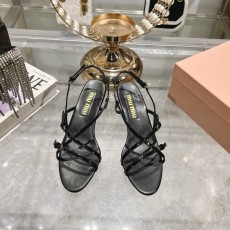 미우미우 봄여름 신상 키틴 힐 샌들 001-213646